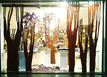 Elegant Fall: A Seasonal Shop Front Display