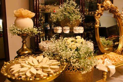 Golden Era Grandeur: A Nod to Regal Vintage Charm